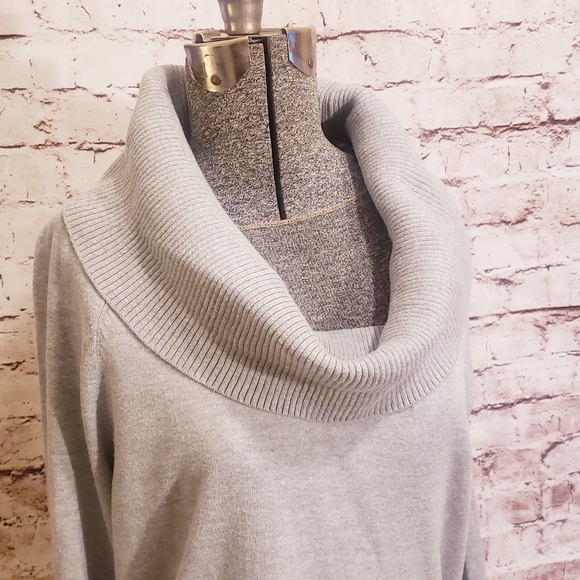 NWT Michael Kors Cowl Neck Lightweight Sweater Small - Picture 2 of 7